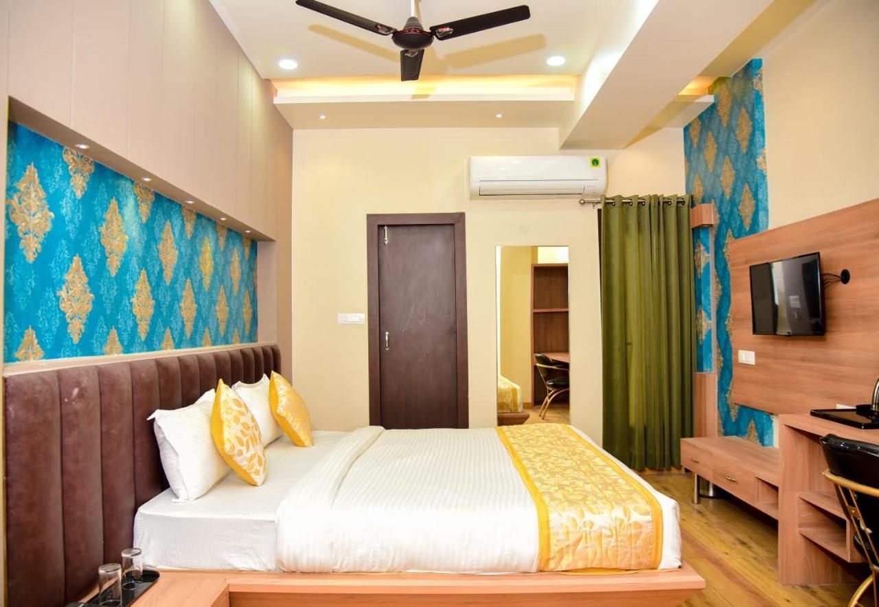 Hotel Olive Crown Lakhnaú Exteriér fotografie