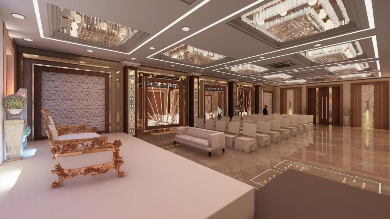 Hotel Olive Crown Lakhnaú Exteriér fotografie