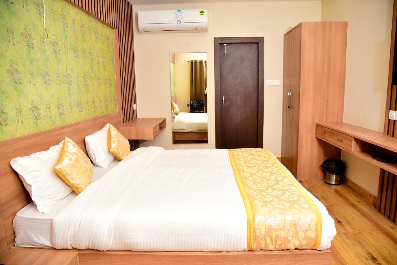 Hotel Olive Crown Lakhnaú Exteriér fotografie