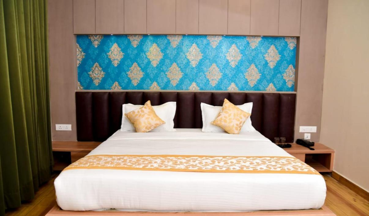 Hotel Olive Crown Lakhnaú Exteriér fotografie