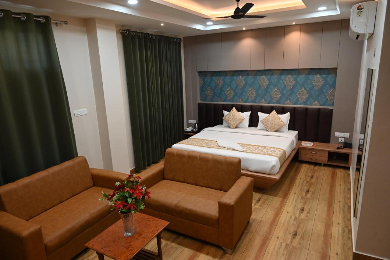 Hotel Olive Crown Lakhnaú Exteriér fotografie